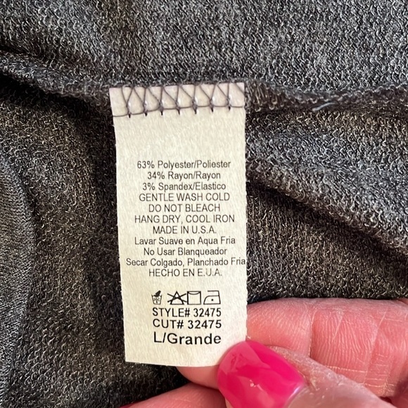 Hem & Thread Women’s Navy And Cream Sweatshirt Size Large NWT - Picture 10 of 11